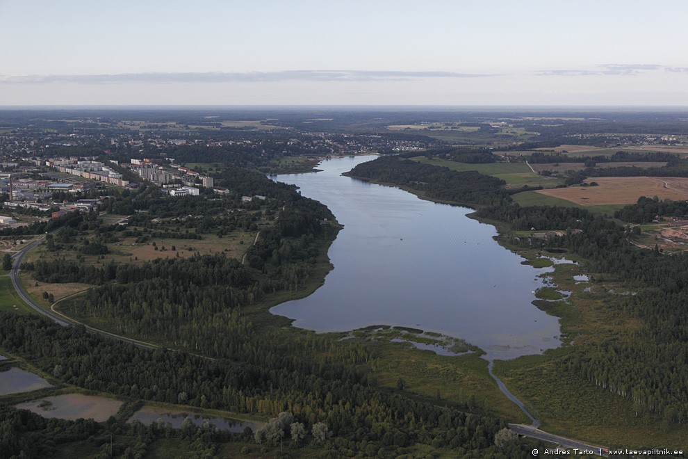 Viljandi järv ja paar paadimeest